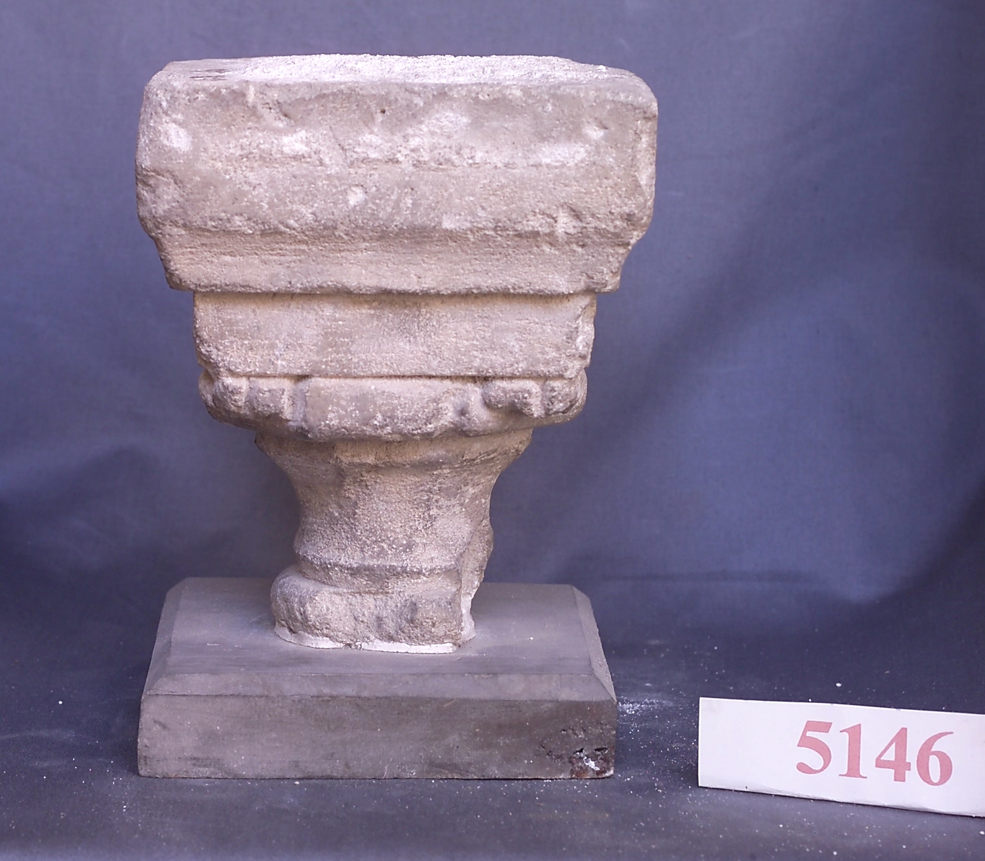 capitello di colonnina, opera isolata - bottega siciliana (XV-XVI)