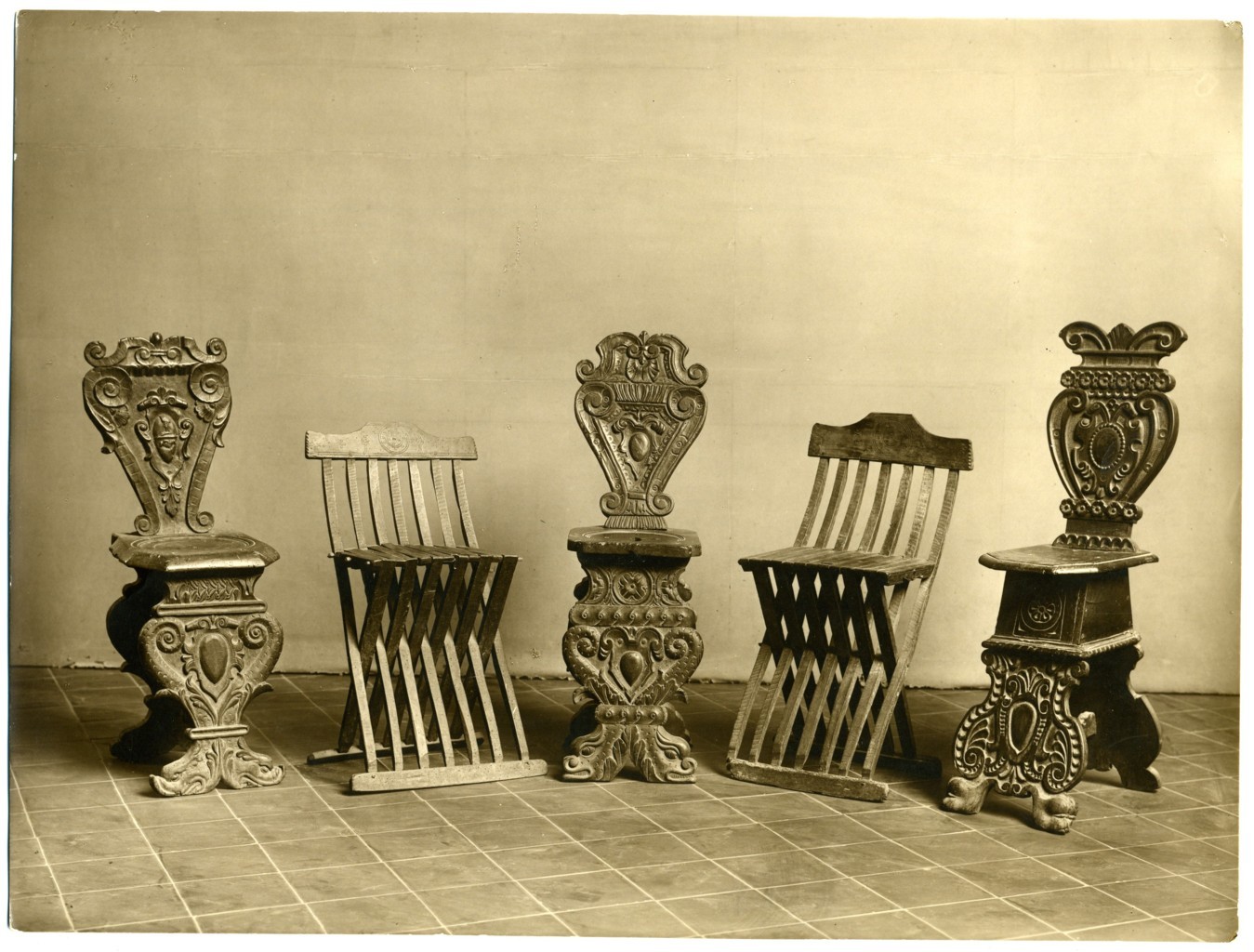 sedie e sgabelli (positivo) di anonimo - Toscana, secc. XV - XVI (prima metà XX)