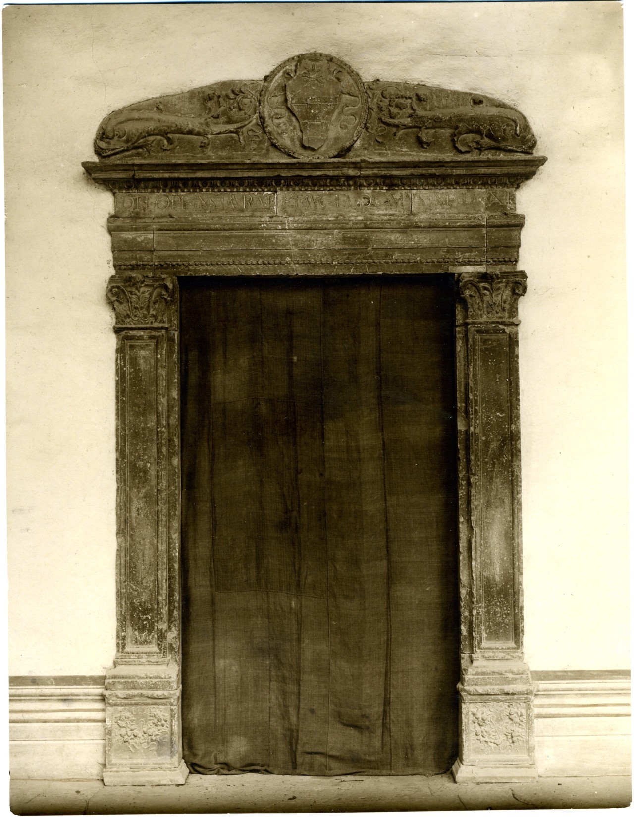 mostra di portale - scultura (positivo) di anonimo (prima metà XX)