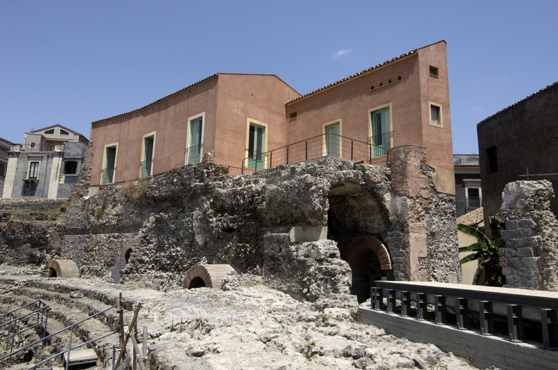 Complesso archeologico Teatro antico e Odeon di Catania (luogo ad uso pubblico, teatro, odeon) - Catania (CT)  (PERIODIZZAZIONI/ ARCHI DI PERIODI)