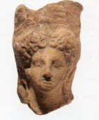 testa di statuetta femminile con polos (testina femminile fittile) di  (bottega) - produzione catanese (fine/ metà V-IV a.C)