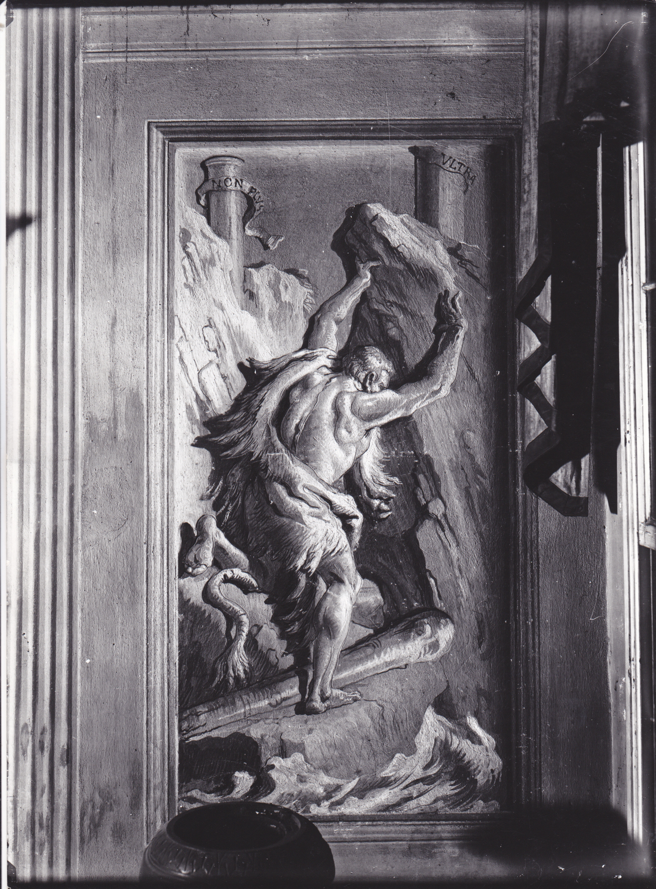 Ercole fissa i confini del mondo, Ercole che lotta con i centauri, Due satiri con vaso, scene mitologiche (affresco) di Tiepolo Gian Domenico (XVIII)