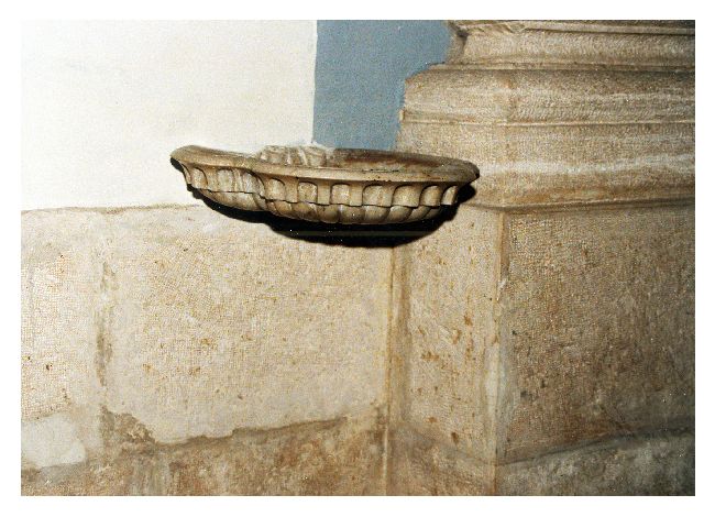 acquasantiera da parete, coppia - ambito pugliese (fine/ inizio secc. XVIII/ XIX)