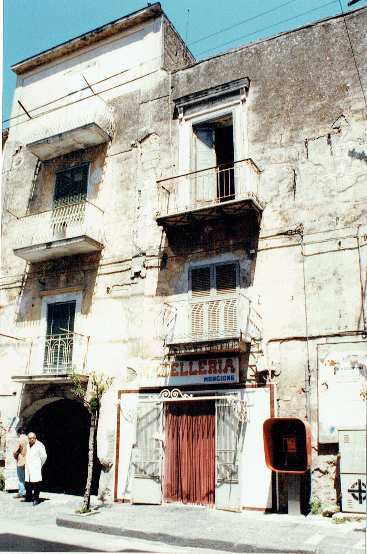 palazzo, civico - Calvizzano (NA) 