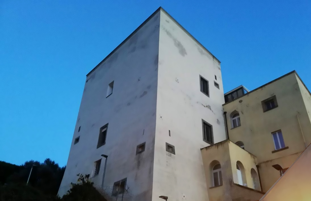Torre del Palazzo del Vicerè Don Pedro De Toledo (torre, di avvistamento) - Pozzuoli (NA) 