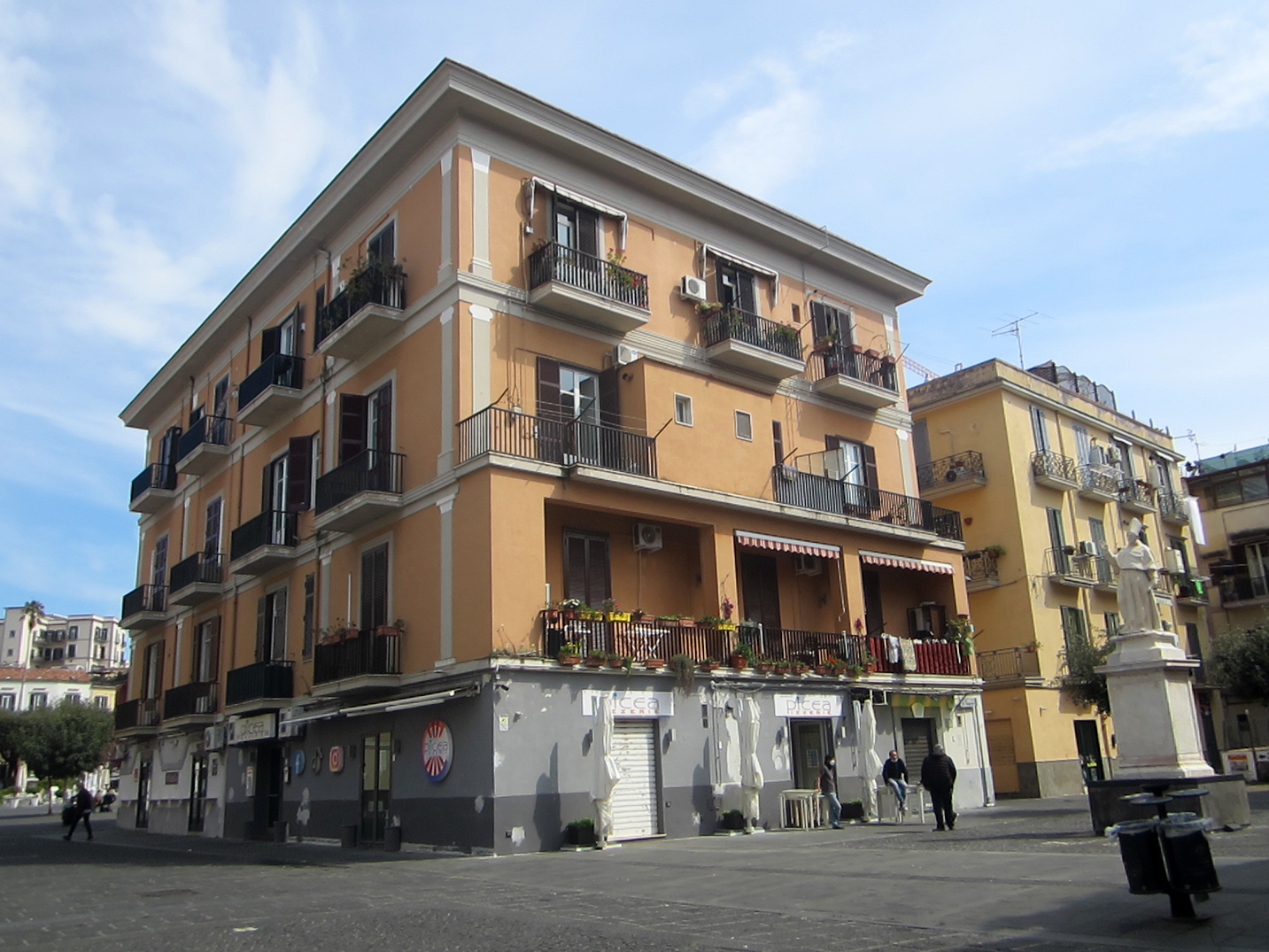 Palazzo Jackson (palazzo, civico) - Pozzuoli (NA) 