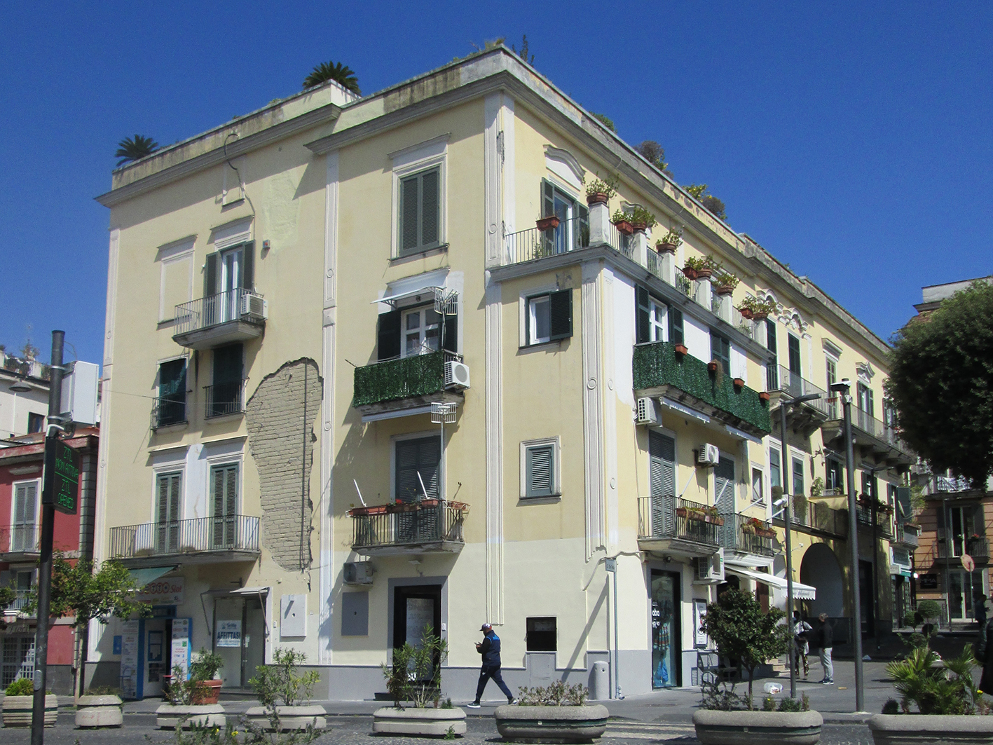 [Palazzo in Corso della Repubblica, 48-50-52-54-56-58-60-62-64-66] (palazzo, civico) - Pozzuoli (NA) 