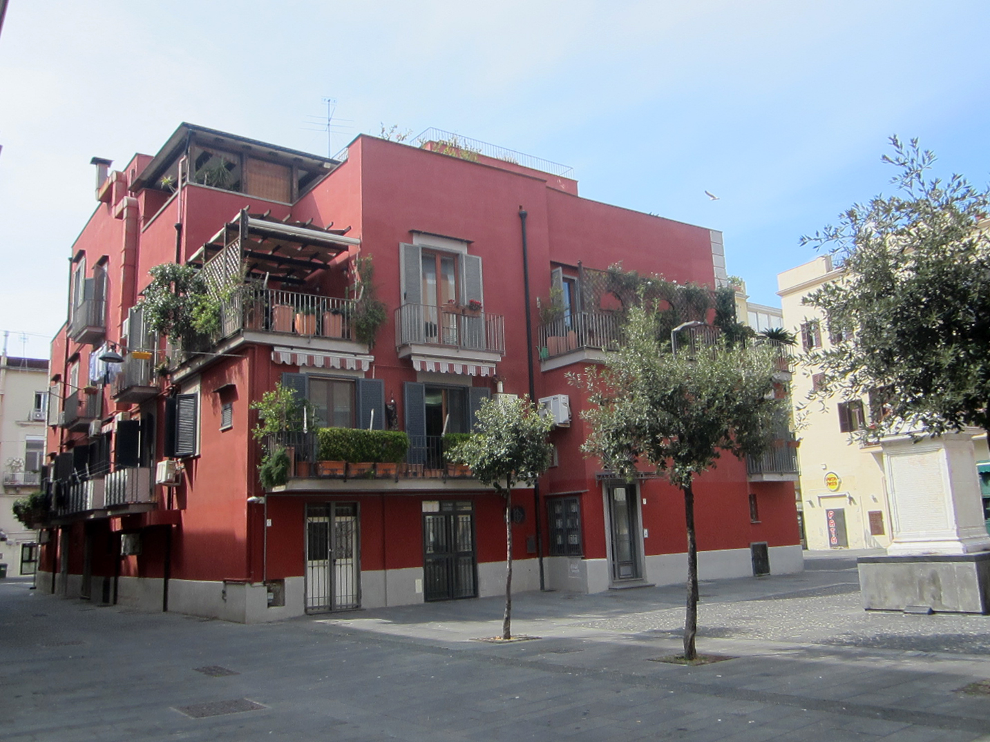 [Palazzo in Corso della Repubblica, 135-137-139-141-143-145-147] (palazzo, civico) - Pozzuoli (NA) 