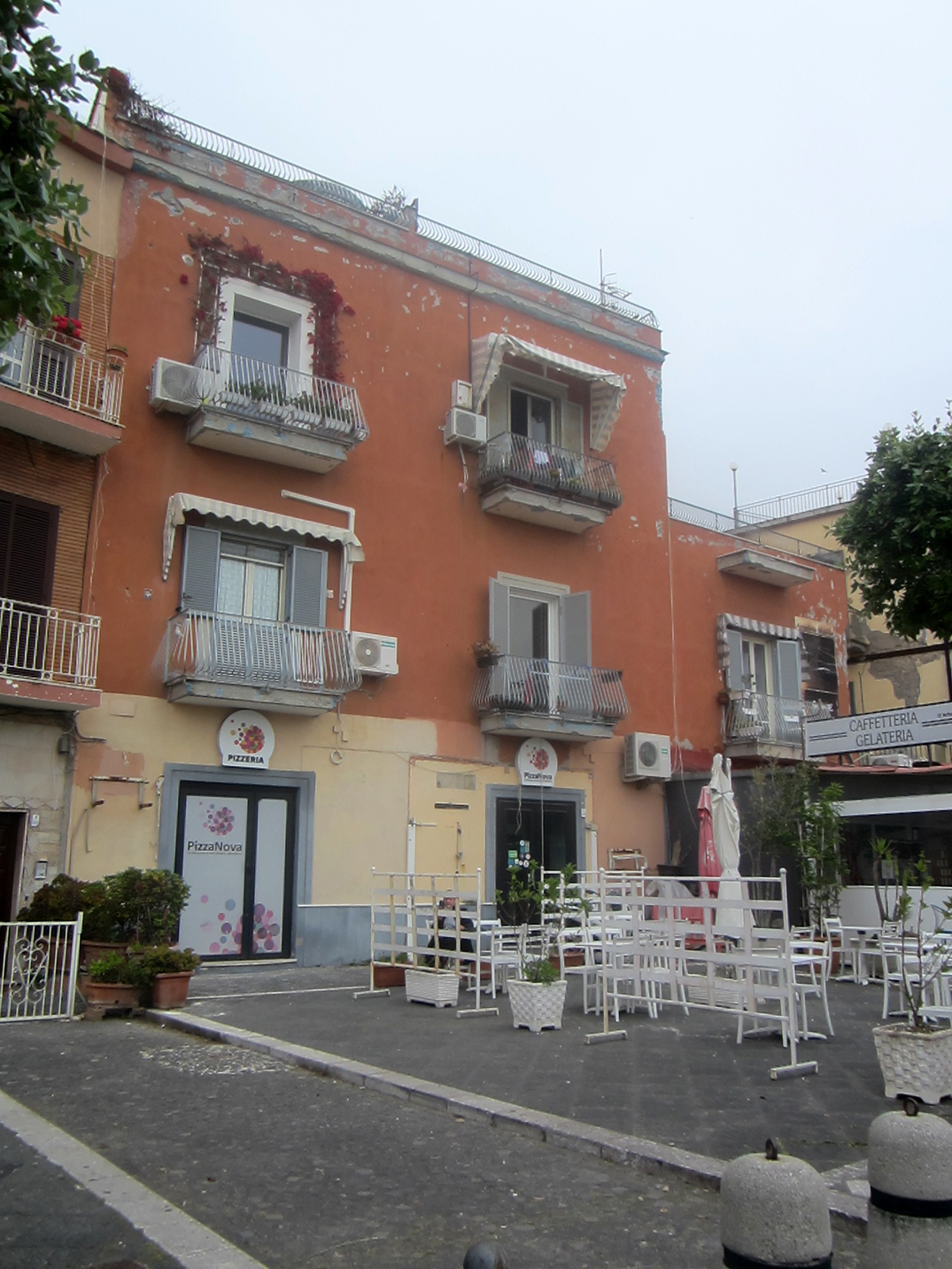 [Palazzo in Corso Umberto, 167-169-171] (palazzo, civico) - Pozzuoli (NA) 