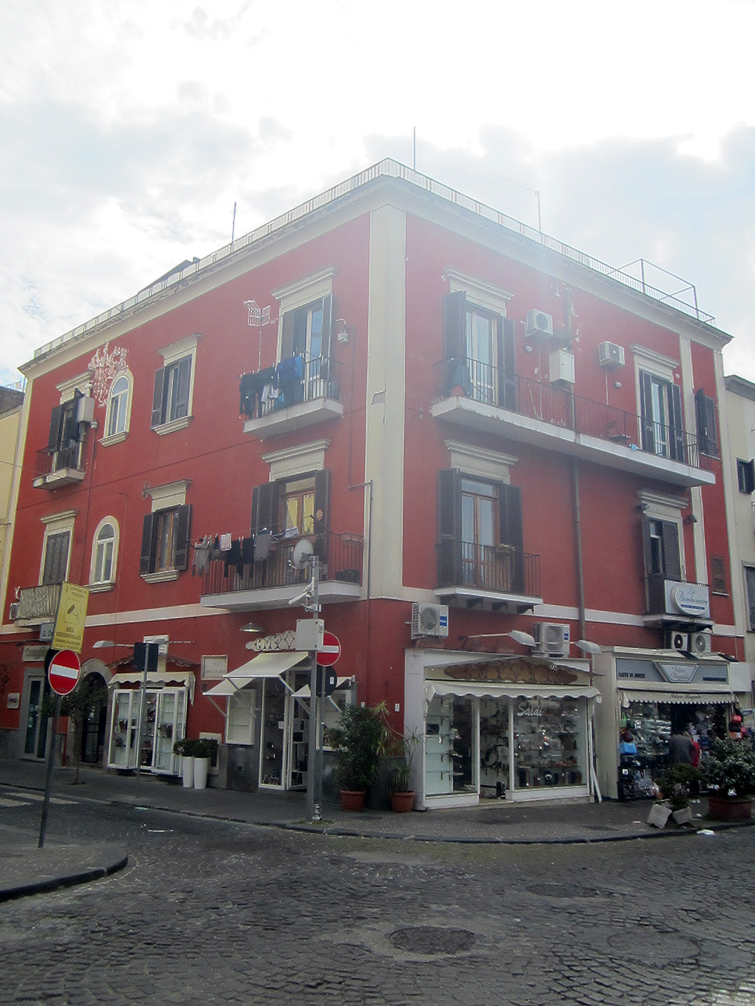 [Palazzo in Via Giovanni De Fraja, 45-47-49-51] (palazzo, civico) - Pozzuoli (NA) 