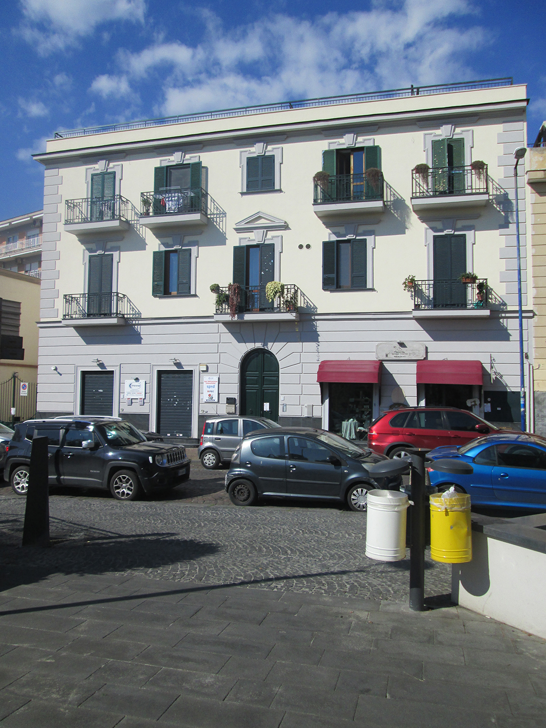 [Palazzo in Via Carmine, 4] (palazzo, civico) - Pozzuoli (NA) 