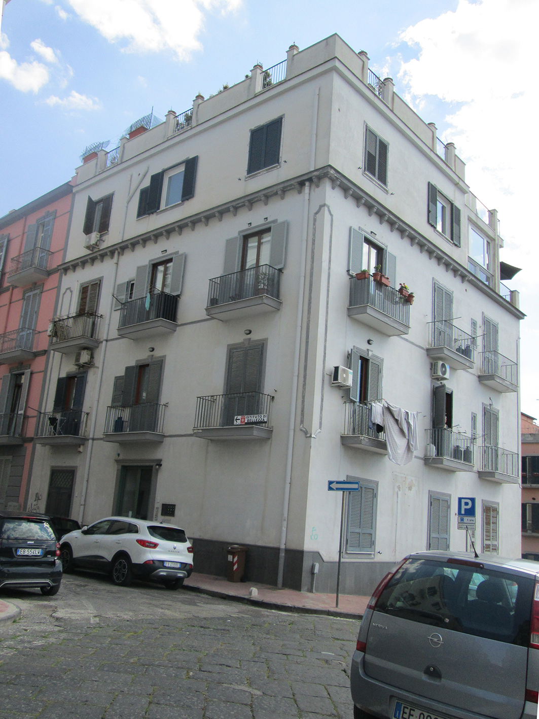 [Palazzo in Via Fratelli Bandiera, 3-5] (palazzo, civico) - Pozzuoli (NA) 