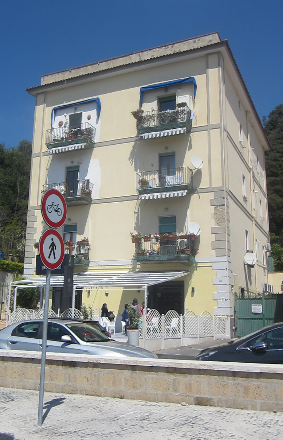 [Palazzo in Via Nicola Fasano, 120] (palazzo, civico) - Pozzuoli (NA) 