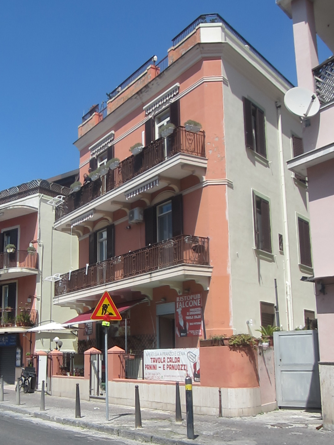 [Palazzo in Via Nicola Fasano, 32] (palazzo, civico) - Pozzuoli (NA) 