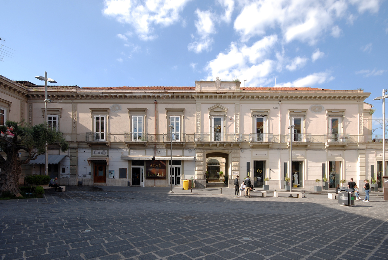 [Palazzo Piazza Matteotti] (palazzo, privato) - Giugliano in Campania (NA) 