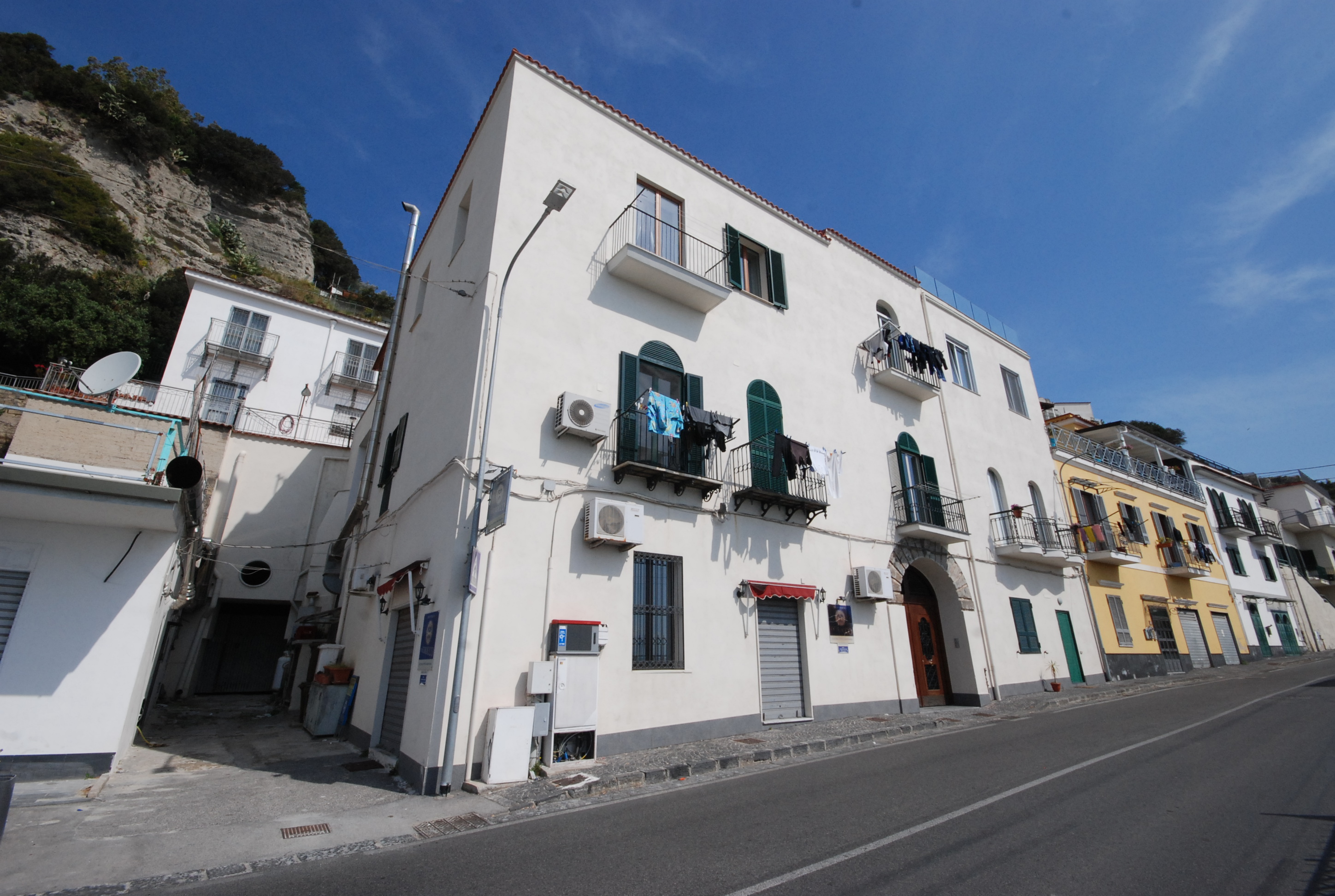 [Palazzo Via Montegrillo] (palazzo, privato) - Bacoli (NA) 