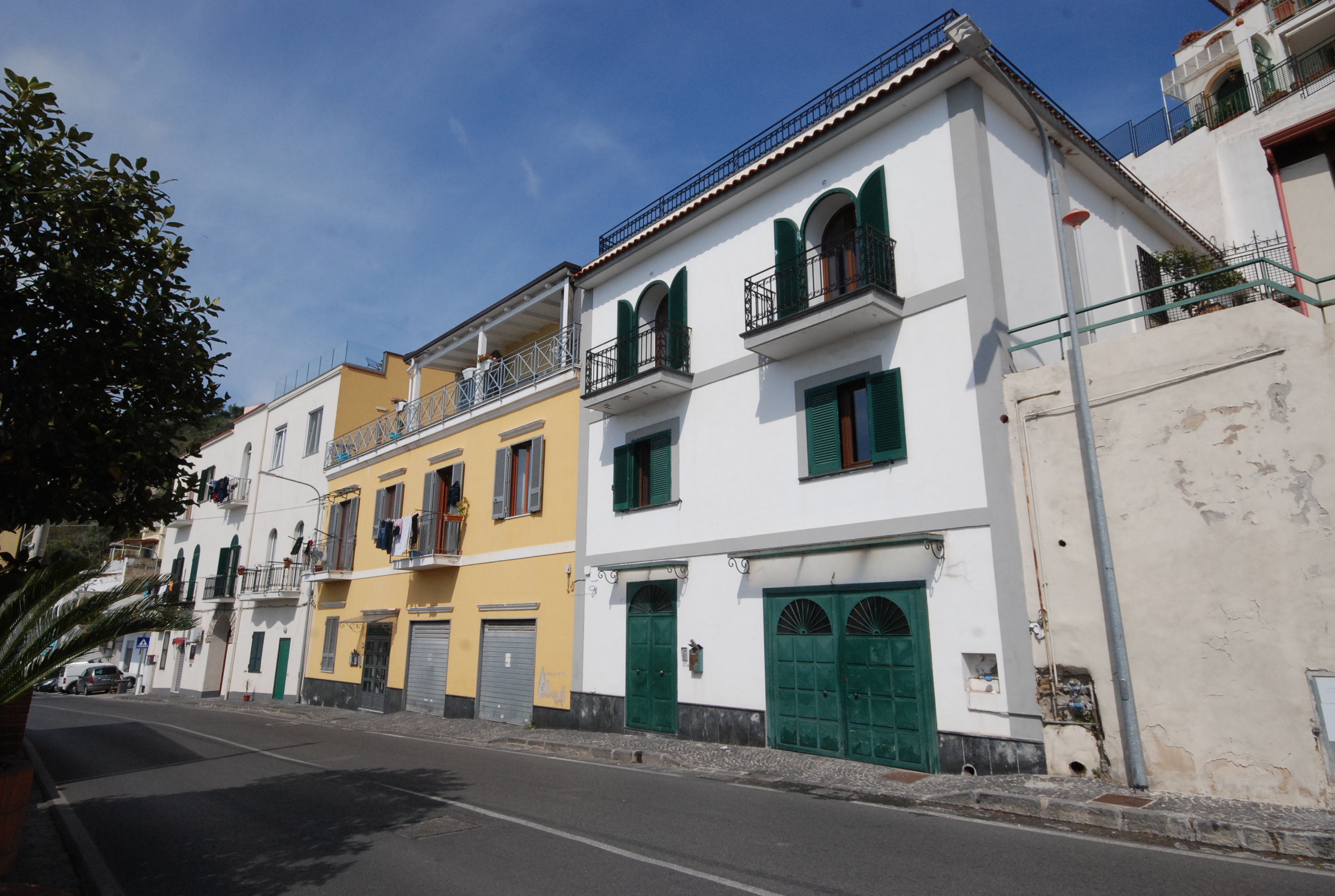 [Palazzo Via Montegrillo,37] (palazzo, privato) - Bacoli (NA) 