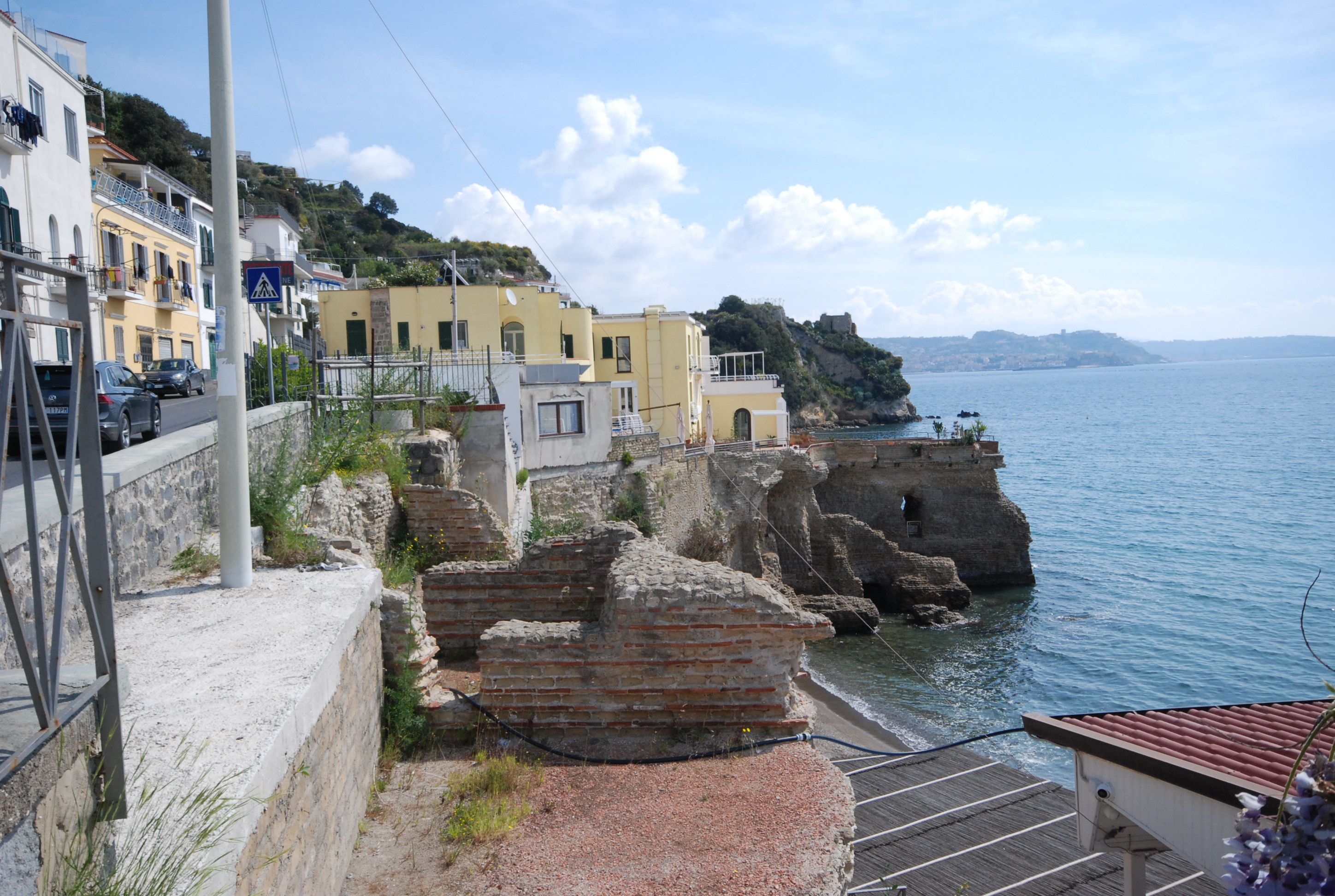 [Palazzo Via Montegrillo, 20] (casa, privata) - Bacoli (NA) 