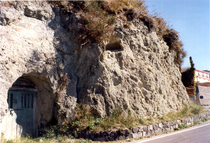 cellaio rurale (cascina) - Forio (NA) 