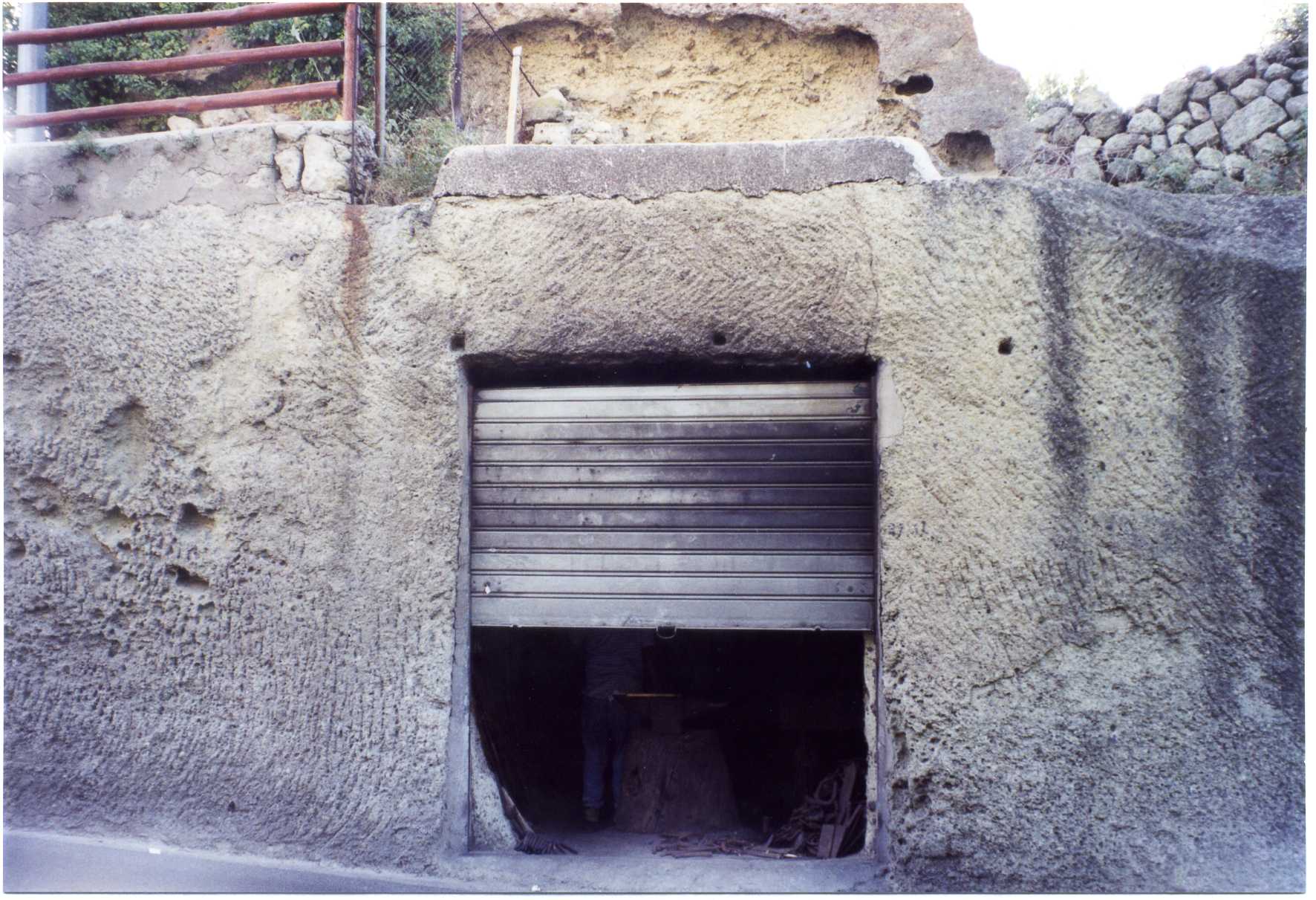 ex cellaio oggi bottega di maniscalco (rimessa) - Forio (NA) 