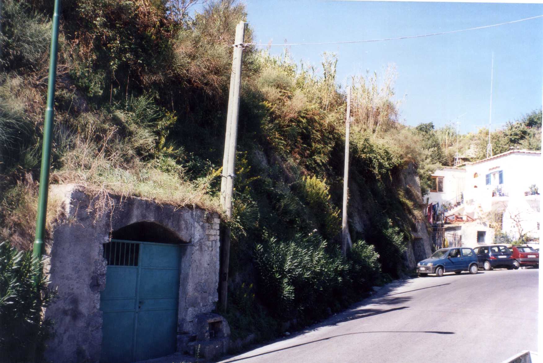 cellaio rurale (rimessa) - Serrara Fontana (NA) 