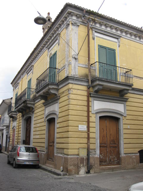 palazzo, privato - Teverola (CE) 