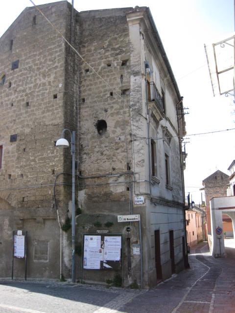 Palazzo Vigliotti (palazzo, privato) - Valle di Maddaloni (CE) 