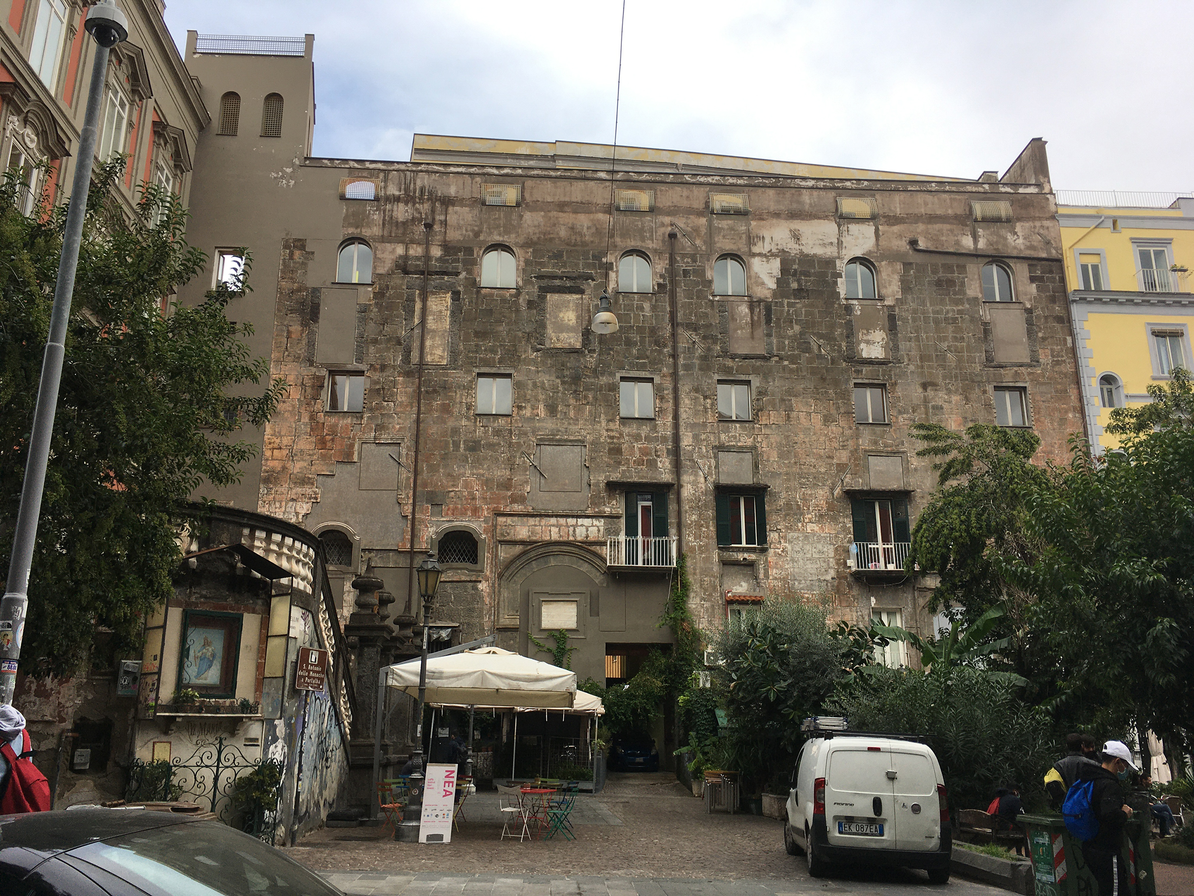 Palazzo dei principi di Conca: resti del portale (palazzo) - Napoli (NA) 