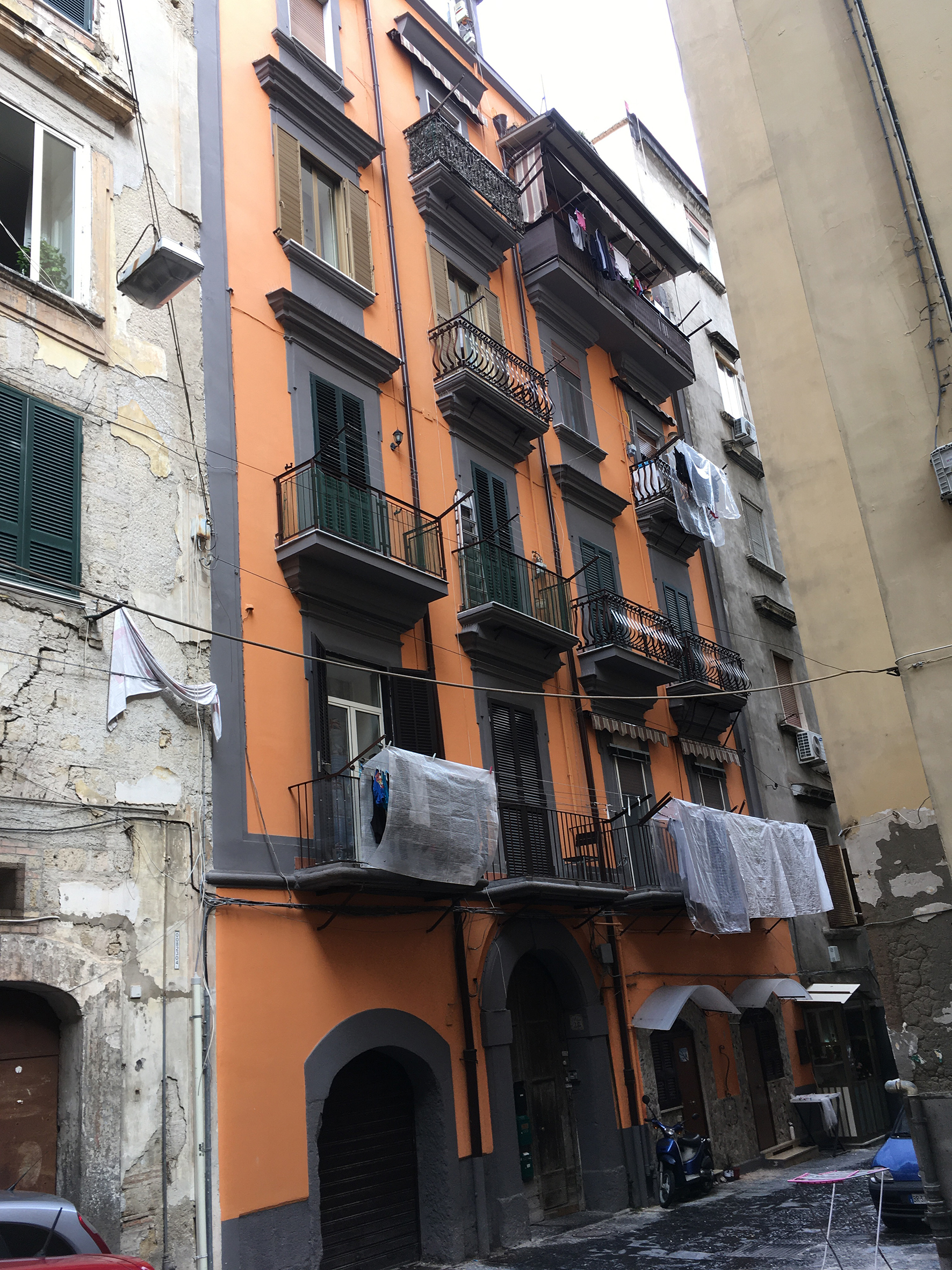 Palazzo [Vico Rotto Carbonara, 6] (palazzo) - Napoli (NA) 