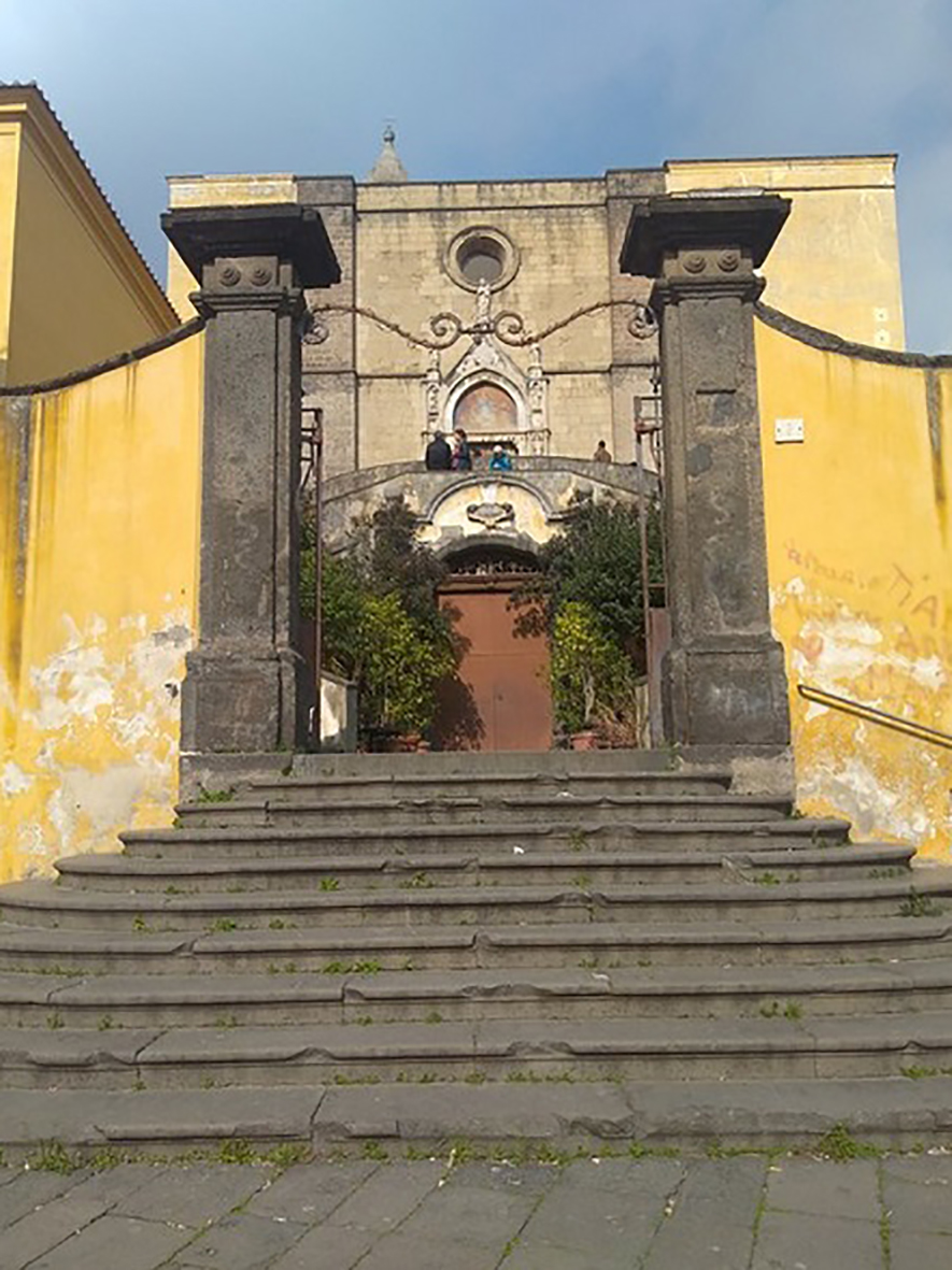 Scala di accesso alla Chiesa di S. Giovanni a Carbonara (scala) - Napoli (NA) 