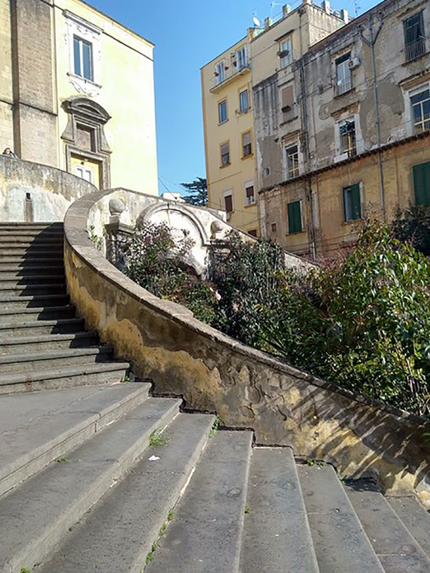 Scala di accesso alla Chiesa di S. Giovanni a Carbonara (scala) - Napoli (NA) 