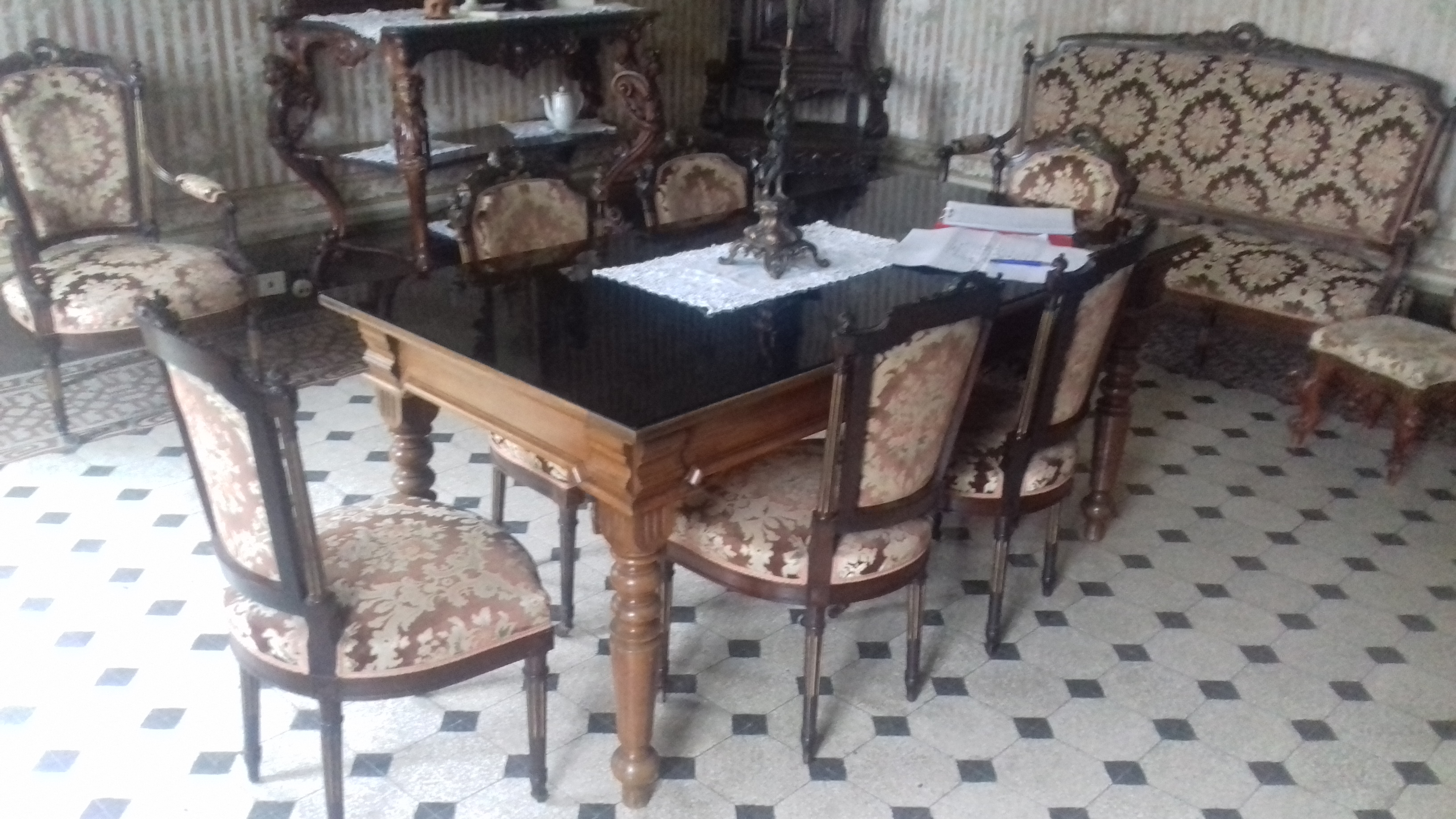 tavolo con sedie - ambito mantovano (inizio XX)