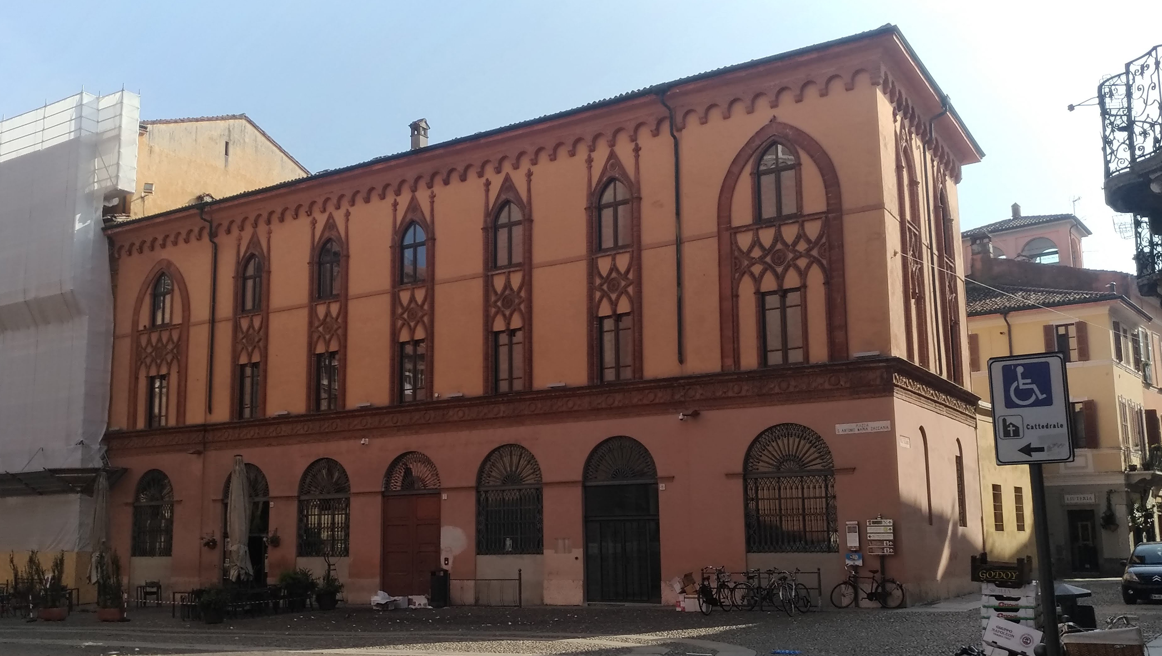 Palazzo in piazza Zaccaria già mercato del pesce (palazzo) - Cremona (CR) 