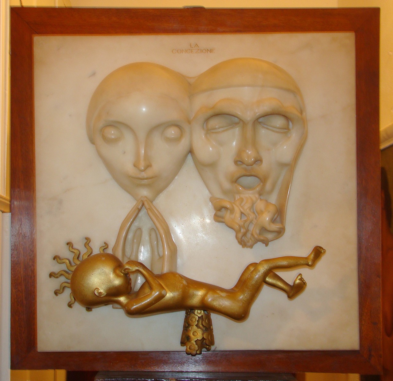 La Concezione, volto femminile, volto maschile e un feto (scultura) di Wildt Adolfo (primo quarto XX)