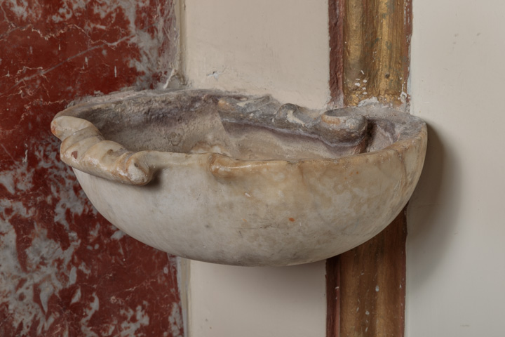 acquasantiera - bottega Italia meridionale (XVII)