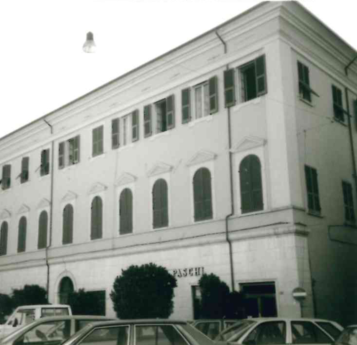 [Palazzo in piazza Garibaldi 1-8] (palazzo, privato) - Sarzana (SP)  (XVII, fine)