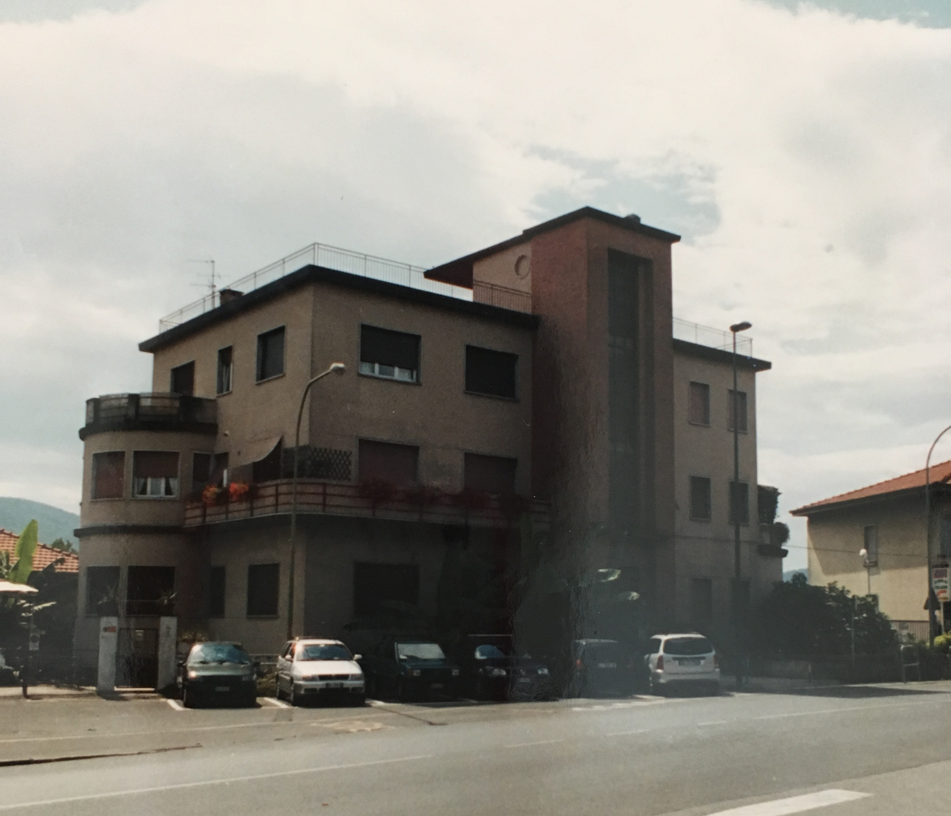Condominio Luigi (edificio, per uffici e abitazioni) - Sarzana (SP)  (XX)