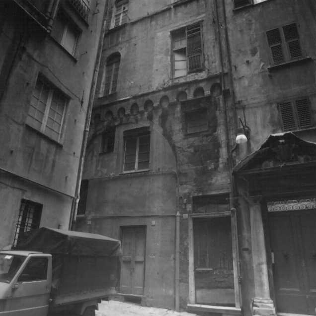 [Casa a schiera in vico Morchi, 3] (casa, a schiera) - Genova (GE)  (XIII)