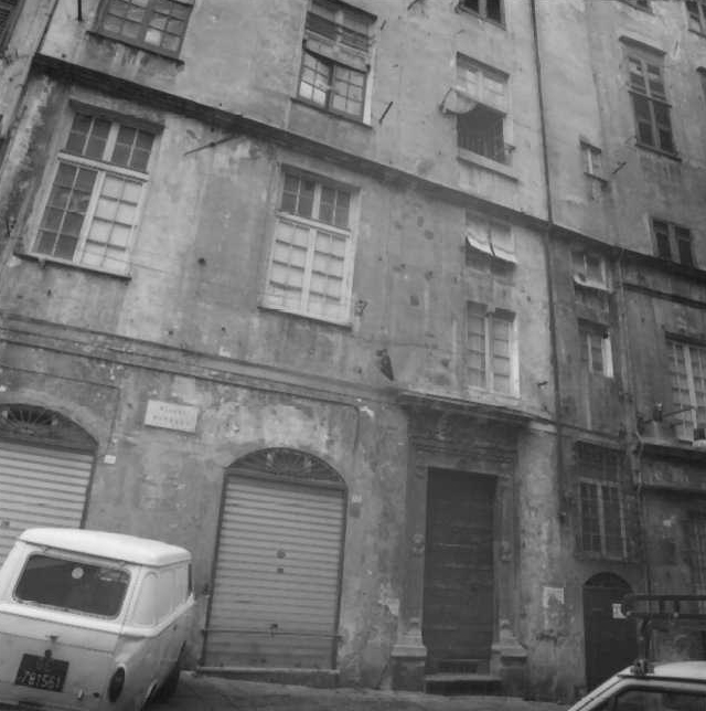 [Casa in linea in piazza Pinelli, 3] (casa, in linea) - Genova (GE)  (XIII)