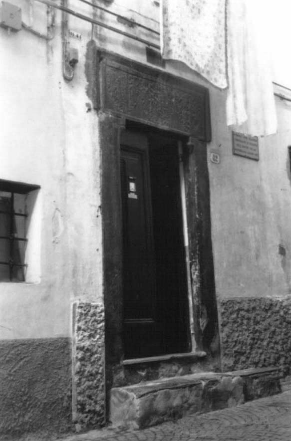 Casa con portale in pietra (casa, privata) - Taggia (IM)  (XVI)