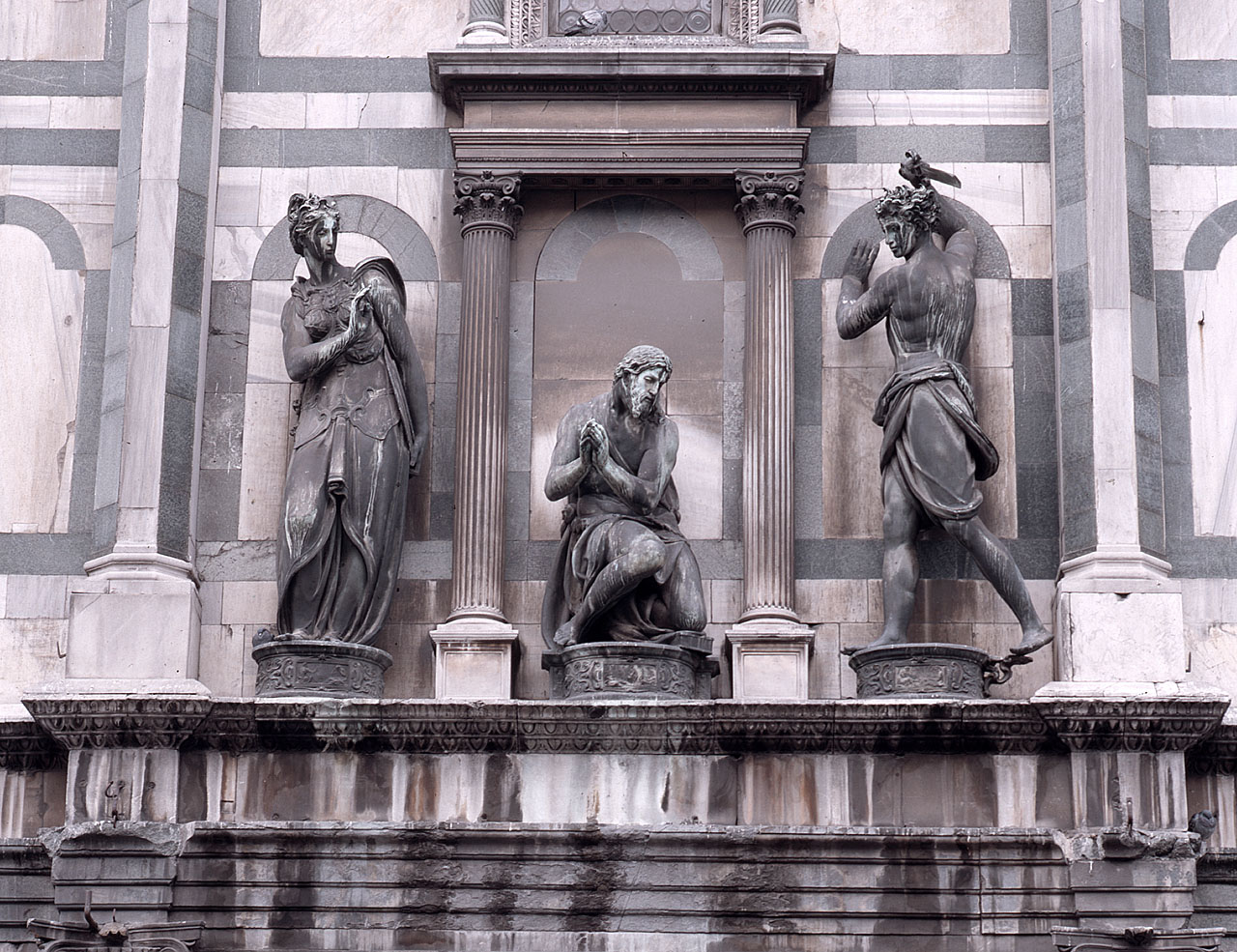 decapitazione di San Giovanni Battista (gruppo scultoreo) di Danti Vincenzo (sec. XVI)