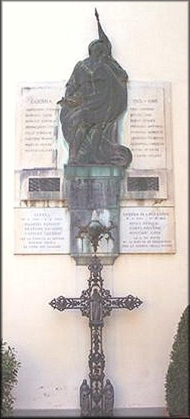 figura di soldato che bacia la bandiera (monumento ai caduti - a lapide) - ambito toscano (sec. XX)