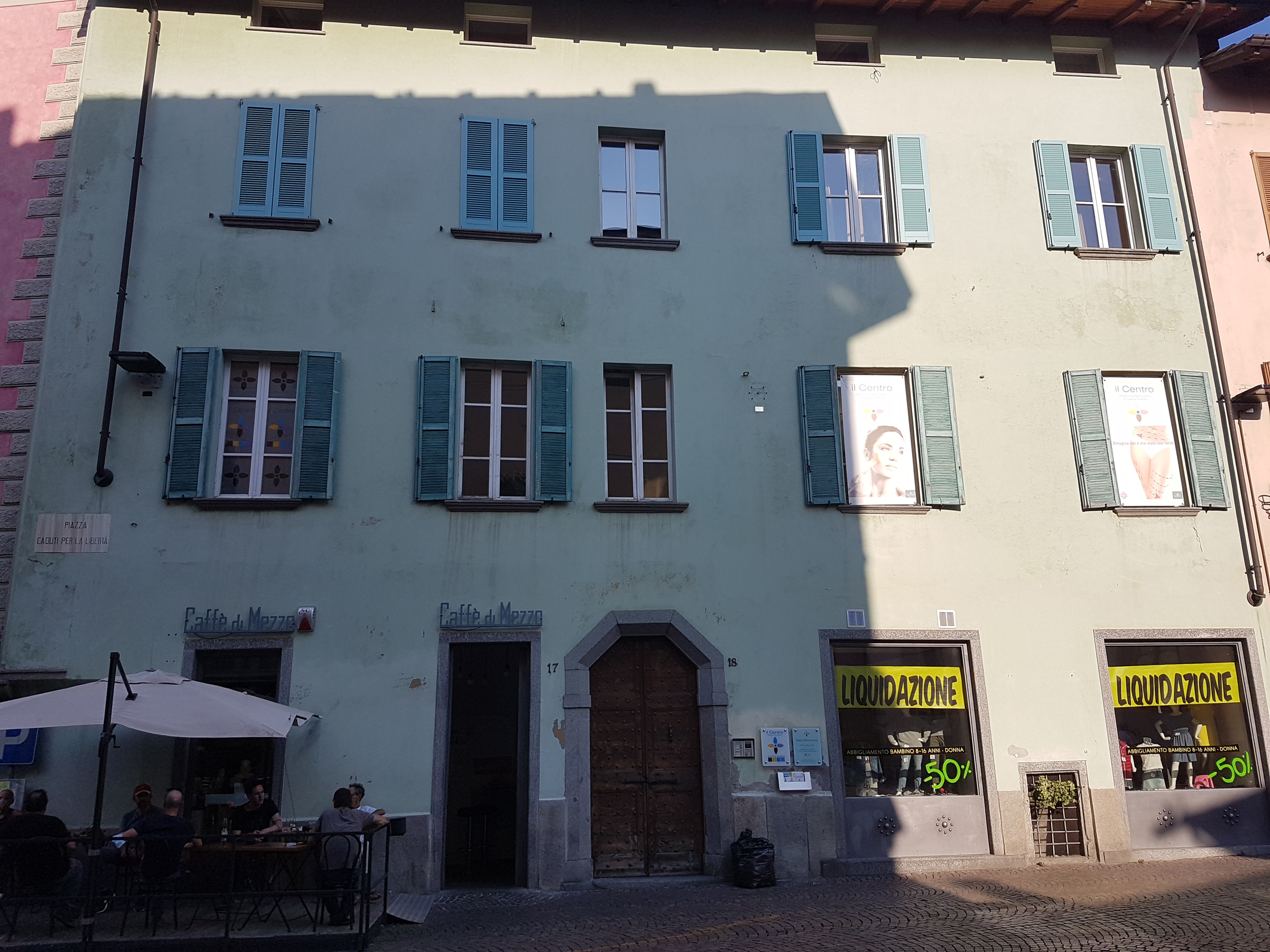 [Casa di abitazione in piazza Caduti per la Libertà, 18] (casa) - Morbegno (SO)  (XVII; XX)