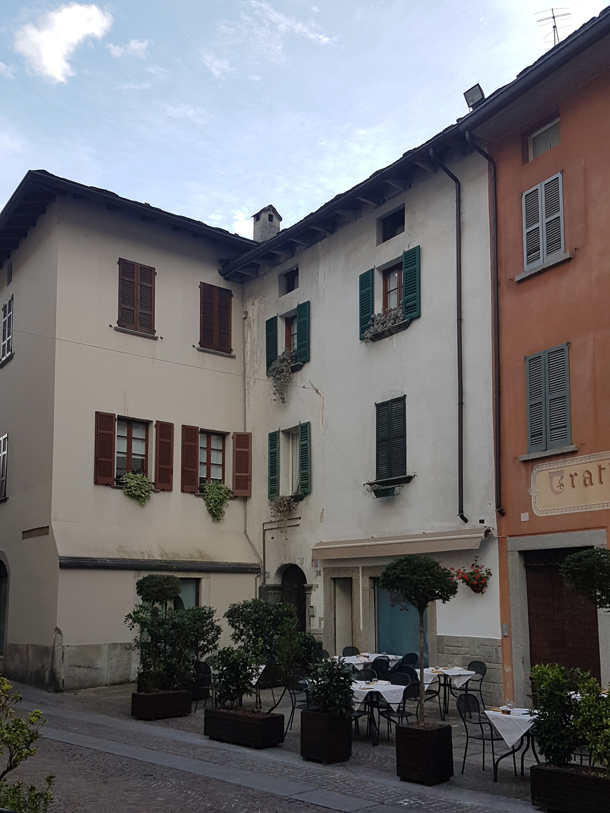[Casa in via Carlo Pedretti, 36-38] (casa) - Chiavenna (SO)  (XVII)