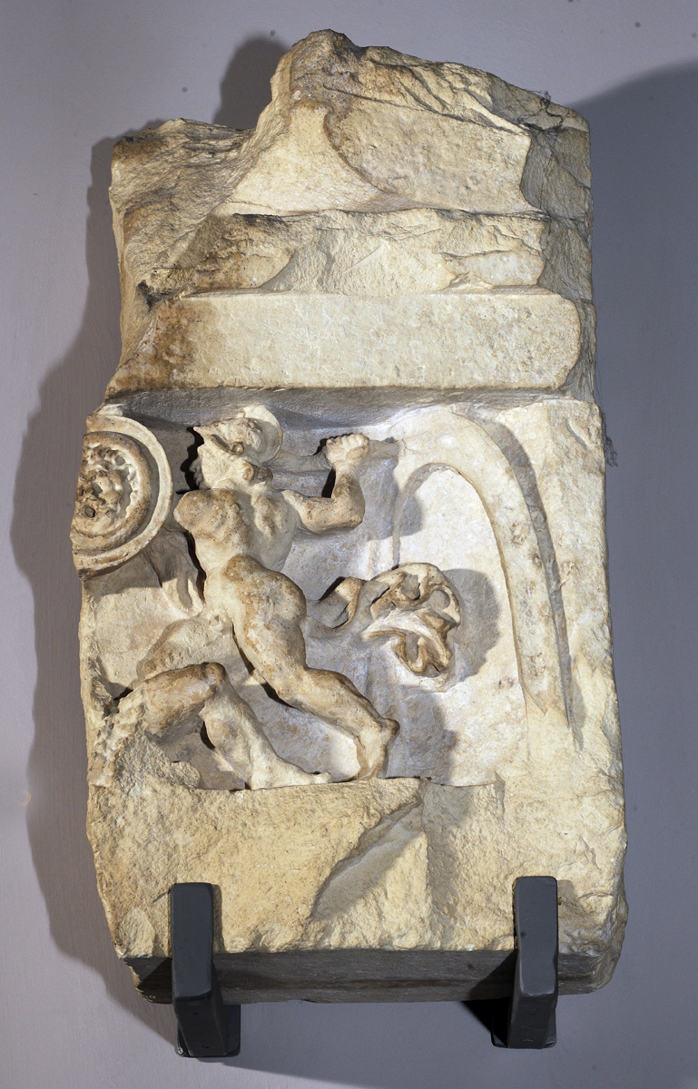 scena di combattimento (timpano) (sec. II-I a.C)