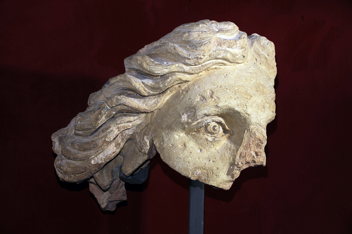 frammento di testa di statua fittile (sec. II a.C)