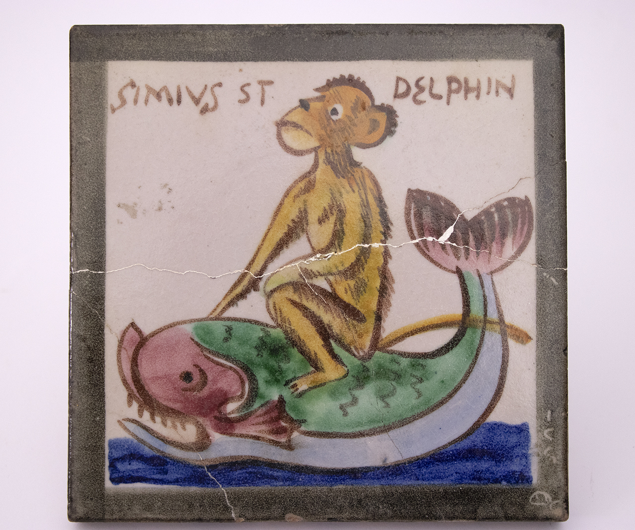 Scimmia e delfino (mattonella, opera isolata) di Dölker, Richard (cerchia) (prima metà XX)