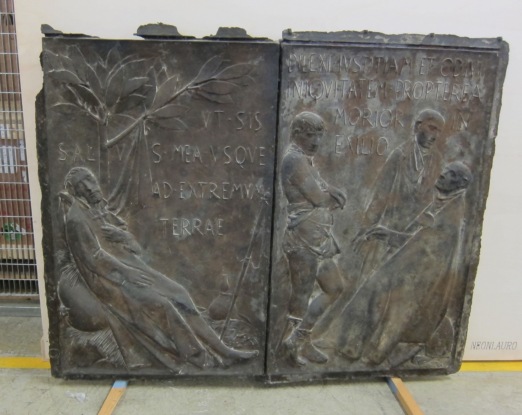 Morte di San Francesco Saverio/ Morte di papa Gregorio VII (rilievo) di Manzù Giacomo (sec. XX)