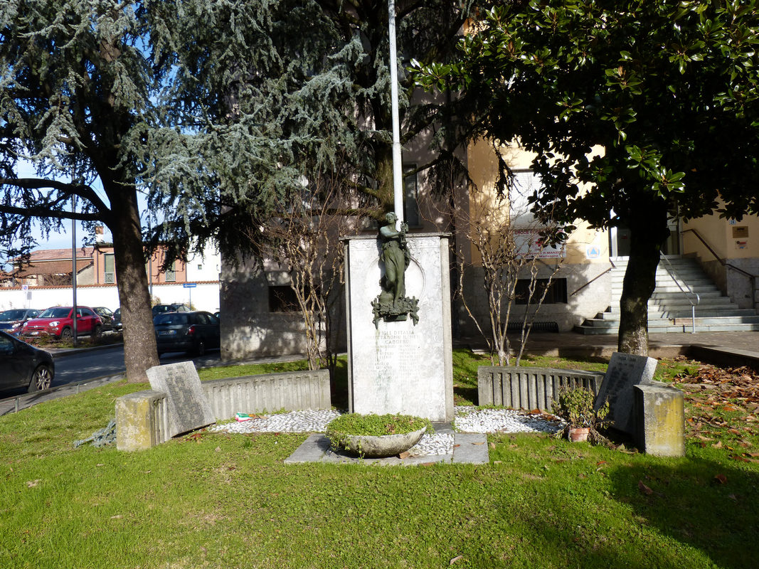 monumento ai caduti, opera isolata di Dressler Alberto (attribuito) - ambito italiano (primo quarto, secondo quarto sec. XX, sec. XX)