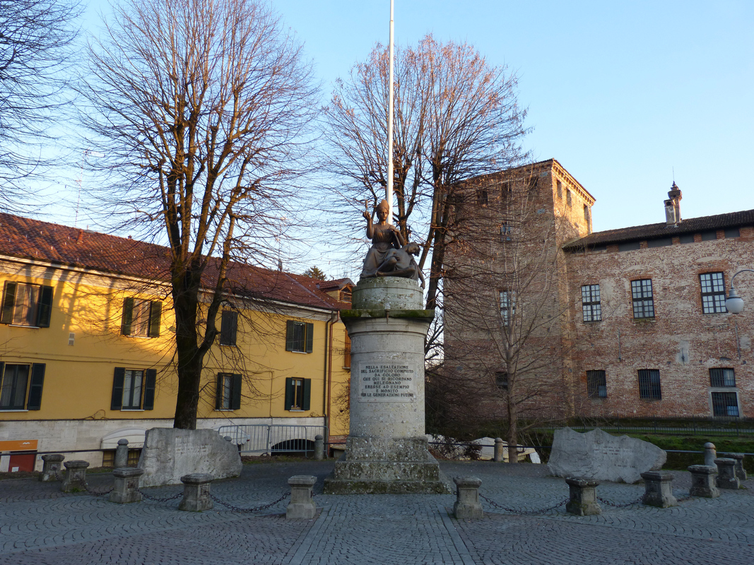 monumento ai caduti, opera isolata di Mozzanica Giuseppe (attribuito) - ambito italiano (secondo quarto, seconda metà sec. XX, sec. XX)